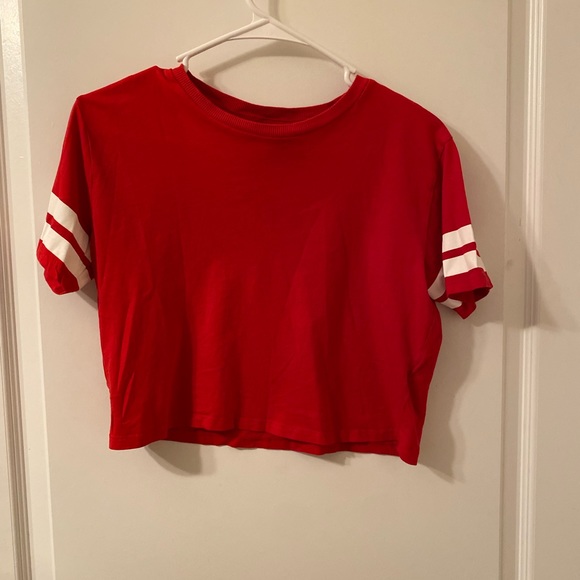 Red cropped T-shirt - Picture 3 of 3